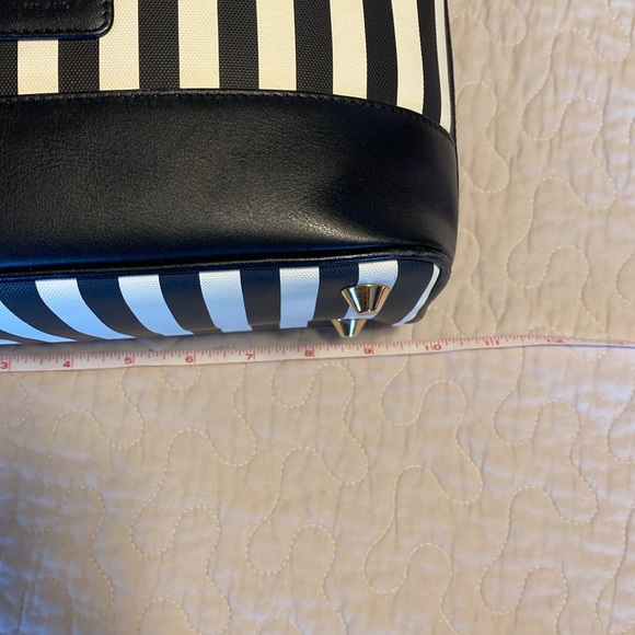 Adrienne Vittadini crossbody bucket bag - Picture 7 of 12